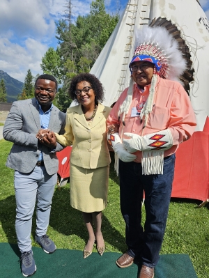 The team with the Former Canadian Governor General.